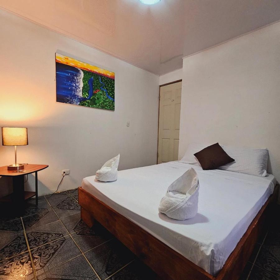 Micheck Beach House Tortuguero Exterior photo